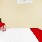 OYO 90692 Point Hostel