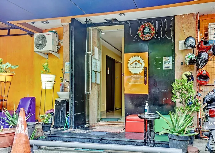 OYO 90692 Point Hostel