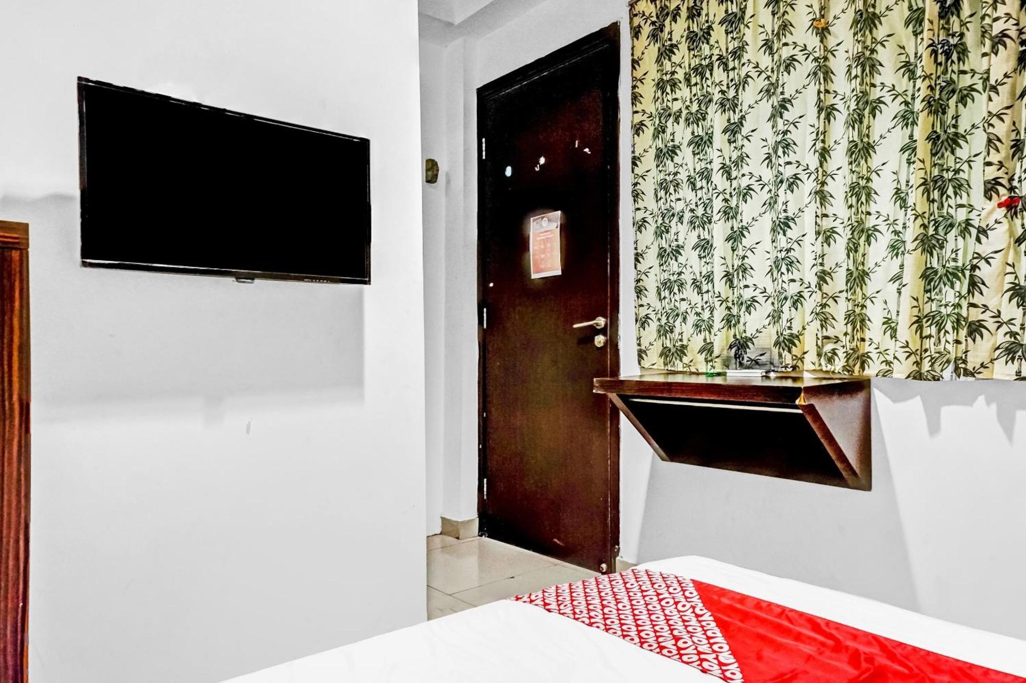 Oyo 90692 Point Jakarta