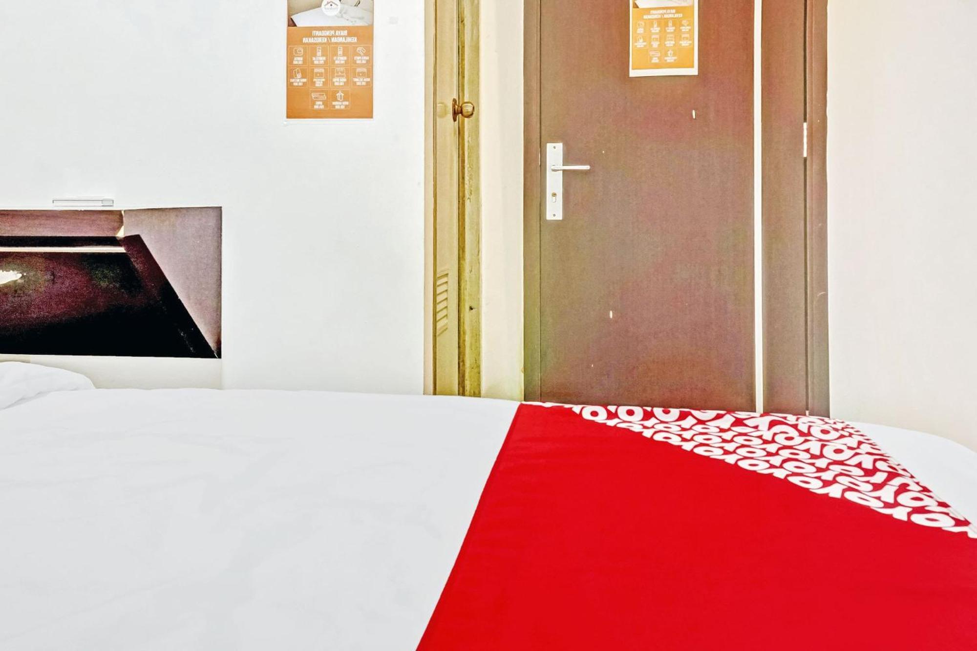 Oyo 90692 Point 2* Jakarta