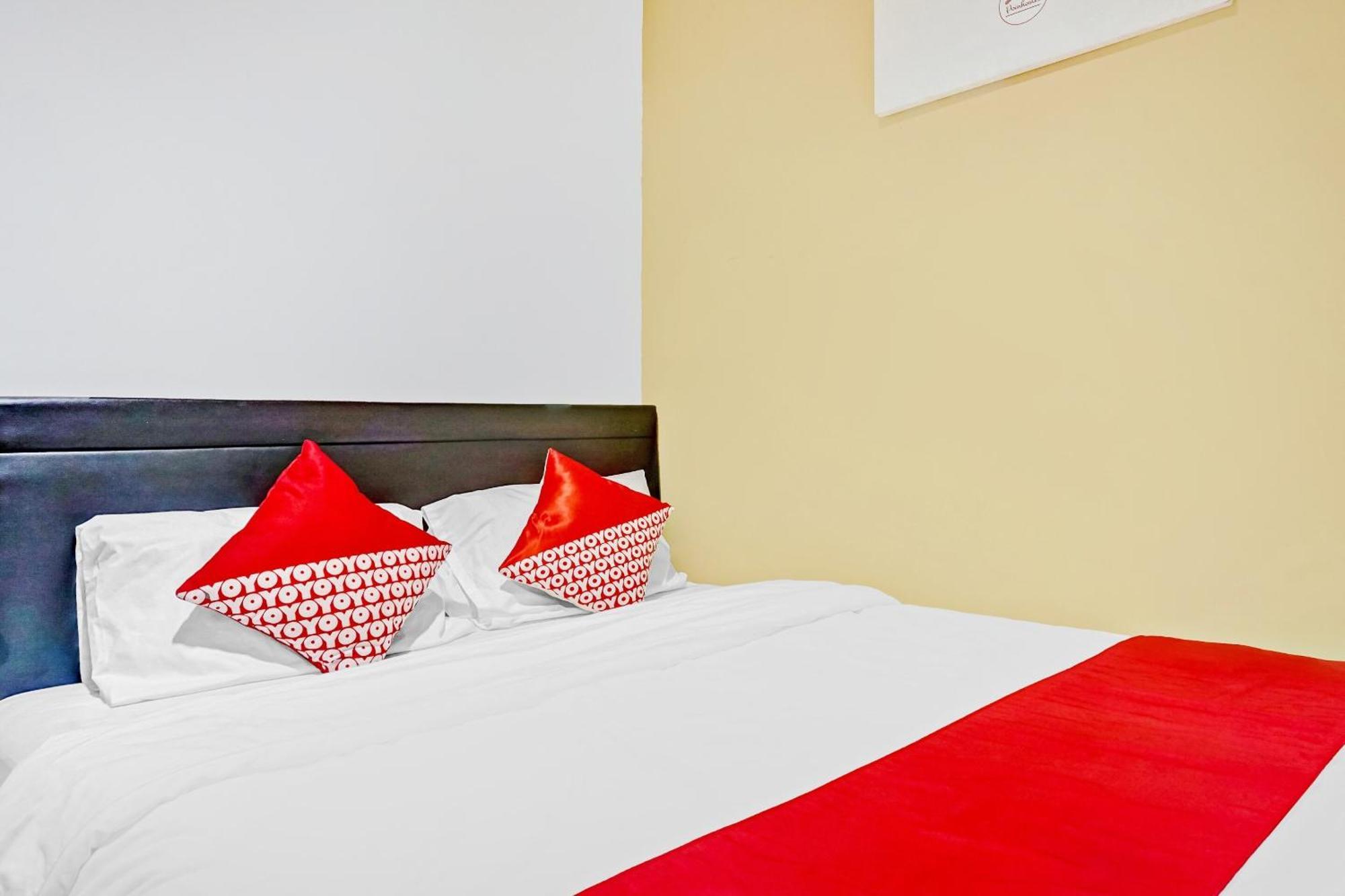 Oyo 90692 Point Hotel 2*