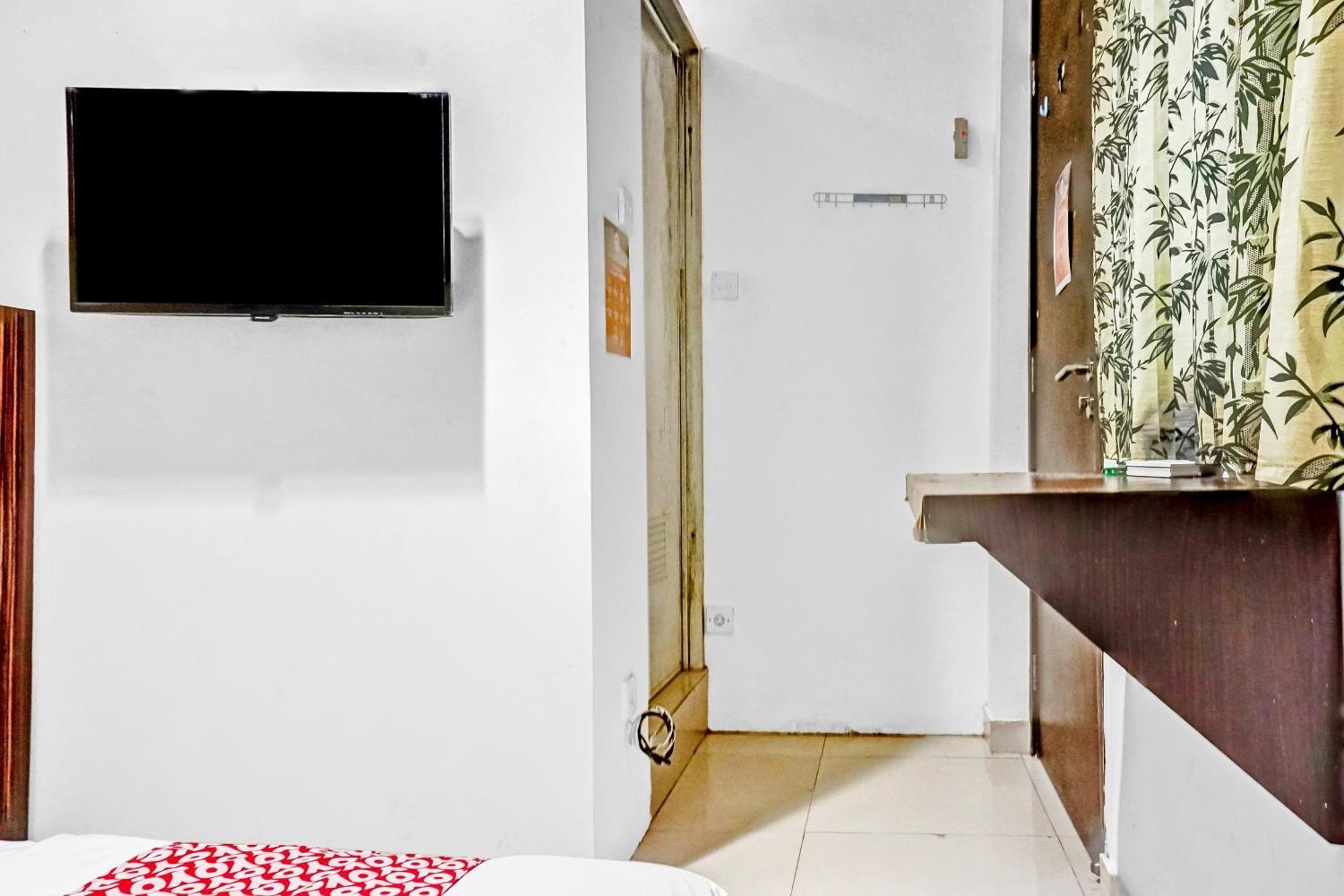 Hotel Oyo 90692 Point