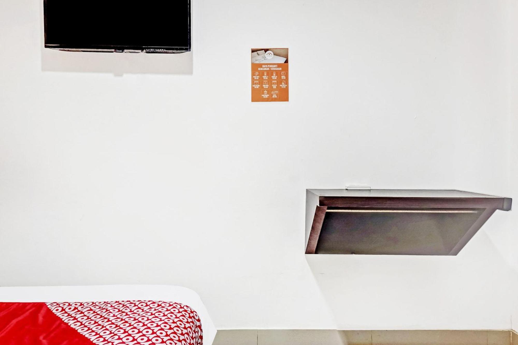 Oyo 90692 Point Jakarta