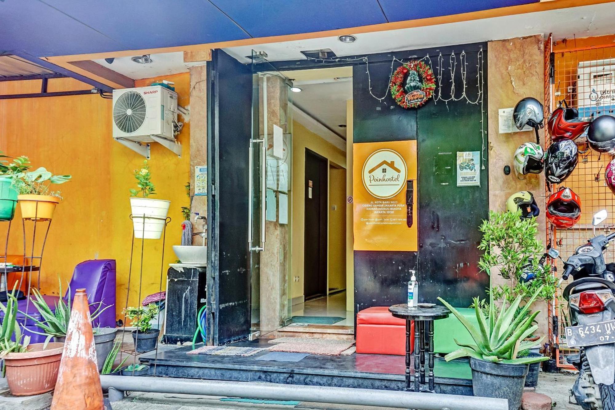 Oyo 90692 Point 2* Jakarta