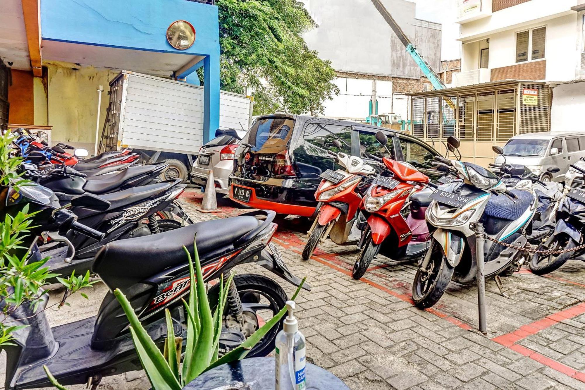 Oyo 90692 Point Hotel